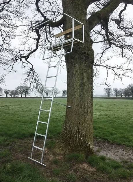 Double Lean-To High Seat